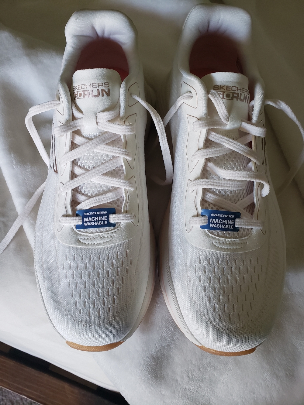 Skechers GO RUN White and Light Pink Athletic Sneakers